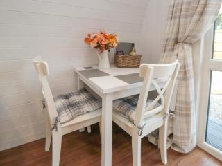Bumblebee Glamping Pod - Malton - 7