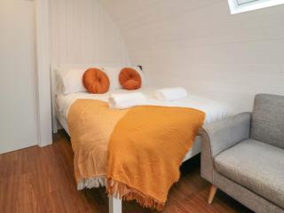 Bumblebee Glamping Pod - Malton - 4
