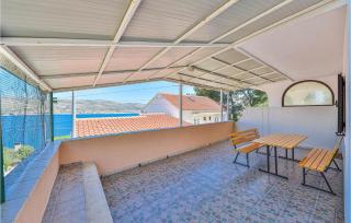 Beautiful Home In Okrug Donji With Wifi - Okrug Donji - 3