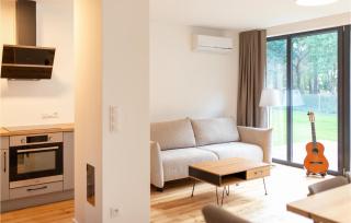 2 Bedroom Cozy Home In Czarnocin - 9