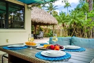 Chic Getaway w Heated Pool & Short Walk to Beach - Hollywood - 2