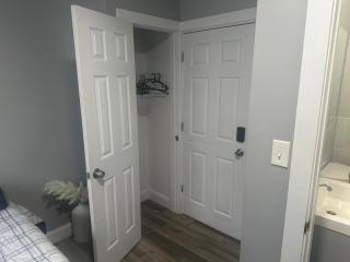 Divine Villa and Resort -26 Grace Street Irvington NJ -EWR airport -Prudential - NJIT -Penn station - 1