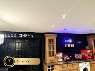 Luxurious 4-BEDROOM House, Near Heathrow Terminal 4 - Slough - 9