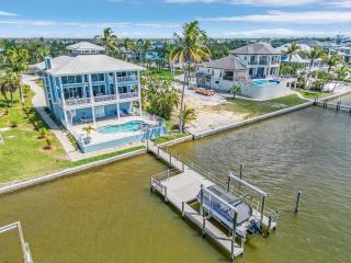 Waterfront Sea Breeze Bay: Pool, Spa & Dock Access - Fort Myers Beach - 0