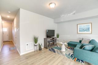 10 Mi to Grand Rapids Modern Townhome! - Kentwood - 6