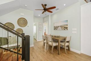 Canal View Gem: Heated Pool, Spa & Trolley Access - Fort Myers Beach - 4