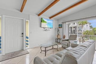 Private 2-Level Home: Heated Screened Pool, Beach! - Fort Myers Beach - 9