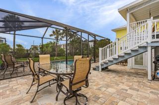 Private 2-Level Home: Heated Screened Pool, Beach! - Fort Myers Beach - 7