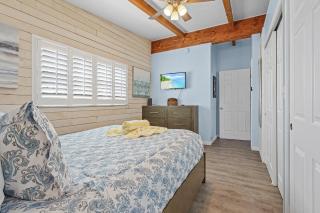 Private 2-Level Home: Heated Screened Pool, Beach! - Fort Myers Beach - 6