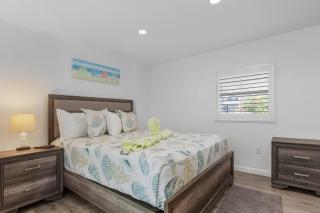 Private 2-Level Home: Heated Screened Pool, Beach! - Fort Myers Beach - 3