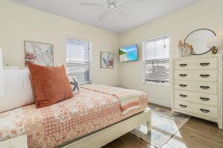 Canal View Gem: Heated Pool, Spa & Trolley Access - Fort Myers Beach - 2
