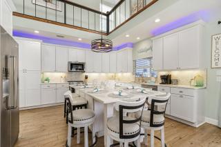 Canal View Gem: Heated Pool, Spa & Trolley Access - Fort Myers Beach - 1