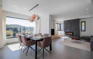 Beautiful Apartment With Pool - 6