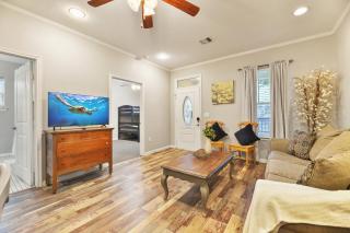 Gulf Escape Cottage Near Beach and Attractions - Galveston - 1