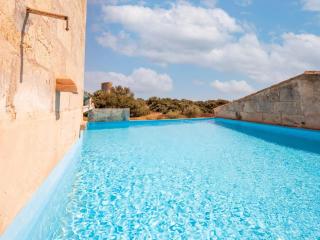 This finca has its own private access to the beautiful sandy beach Es Trenc - Campos - 4