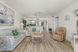 Gulf-Front w/ Stunning Views & Full-Length Balcony - Fort Myers Beach - 6