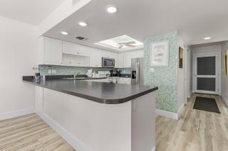 Gulf-Front w/ Stunning Views & Full-Length Balcony - Fort Myers Beach - 1