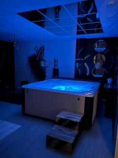 L'escapade sensuelle - la love room d'Epernay - Épernay - 9