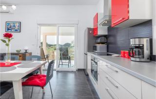 Nice Home In Valbandon With Jacuzzi - Valbandon - 5