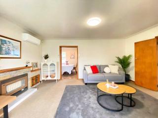 Top Location - Hillcrest Charmer - 3 Bedroom house - Hamilton - 6