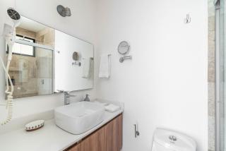 Studio Suite with Private Balcony, Rooftop Pool,Gym - 5