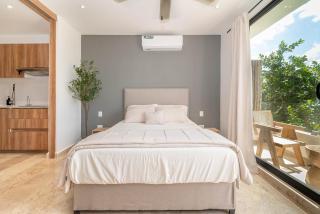 Lux Studio with Private Balcony, Rooftop Pool, Gym - 5