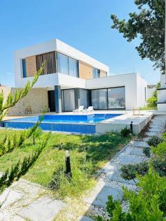Beautiful Villa with Sea & Pool - 9