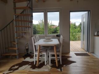 Dom nad jeziorem z prywatnym pomostem i linią brzegową - 2