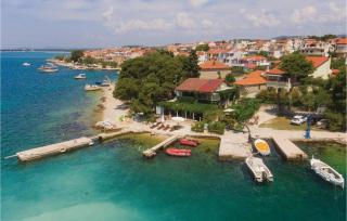 2 Bedroom Stunning Home In Brodarica - Brodarica - 4