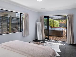 Aqua Vista Seaside Retreat - Papamoa - 4