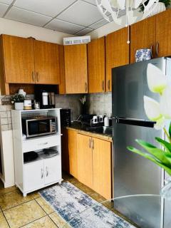 BlueBreeze - Cozy Apartment Near Airport - 3