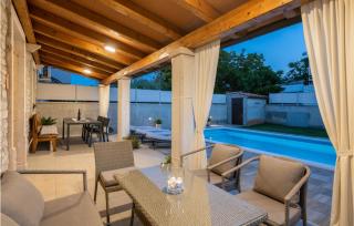 3 Bedroom Villa In Pula - Pula - 3