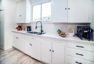 Sunny Family Retreat Near Santa Monica Beach - 8