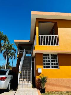 BlueBreeze - Cozy Apartment Near Airport - 9