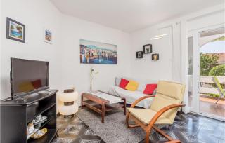 2 Bedroom Lovely Apartment In Potocnica - Potocnica - 8