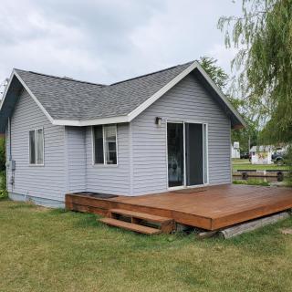 Lyman's Cozy Lakefront Cottage - Houghton Lake - 0