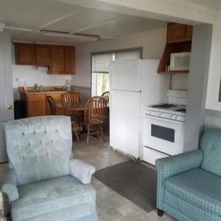 Lyman's Cozy Lakefront Cottage - Houghton Lake - 4