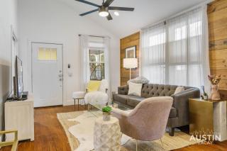 Pet Friendly East Cesar Chavez Home Near Downtown - 2