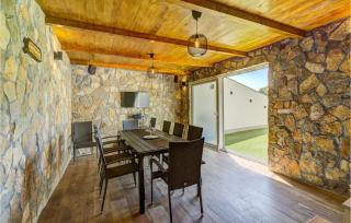 Pet Friendly Apartment -  - 3