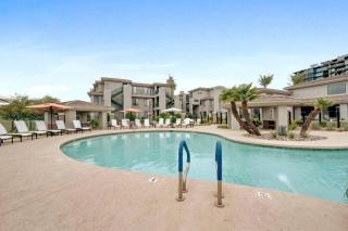 Bird's EyeView-Top Floor-QueenBd N390 - Scottsdale - 3