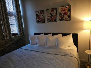Cozy Condo on the River! - Milwaukee - 3