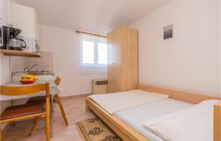 Stunning Apartment In Sveti Filip I Jakov - 9