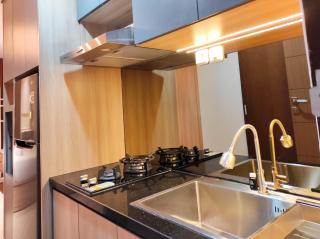 Comfy Studio at Vida View Makassar Apartment By Travelio - Pampang - 4