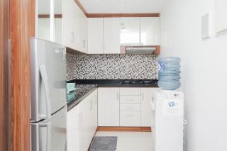 Best Mordern and Homey 2BR Apartment at Casa Grande Residence By Travelio - 2