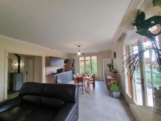 Gîte spacieux avec terrasse, cheminée, wifi et parking à Roanne - FR-1-496-337 - Roanne - 3