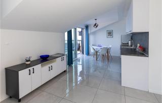 Lovely Apartment In Komarna With House Sea View - 5