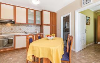 2 Bedroom Awesome Apartment In Banjol - Banjol - 7