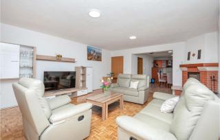 6 Bedroom Cozy Home In Prolozac - Donji Proložac - 9