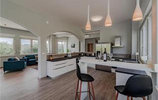 Nice Home In Sreser With Jacuzzi - Sreser - 5