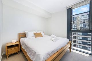 Cozy 1BR & Study Retreat with Outdoor Pool in MQ - 5